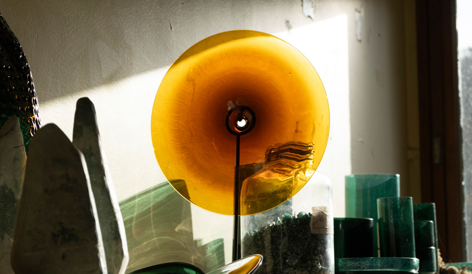 La sterne est un magazine breton qui présente une sélection d'artisans - designer installés en Bretagne.
Découvrez le savoir-faire et les pièces singulières réalisées dans votre région. Craquez pour la fabrication locale.
