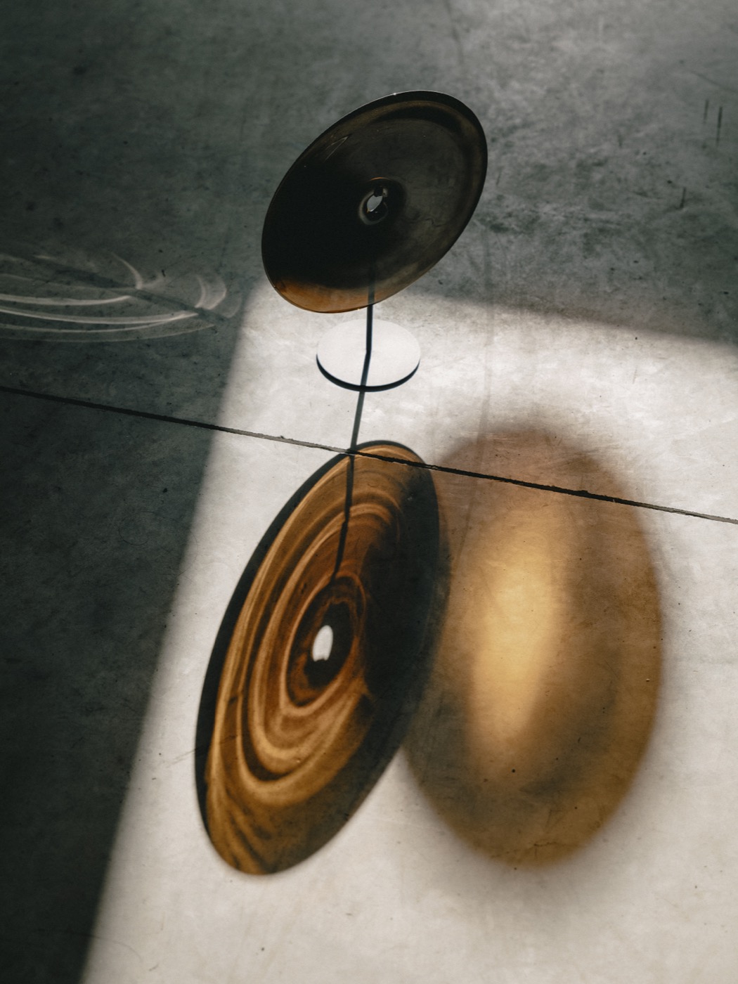 Sculpture en géoverre réalisée par Lucile Viaud - Ostraco. 
La Sterne - magazine breton.