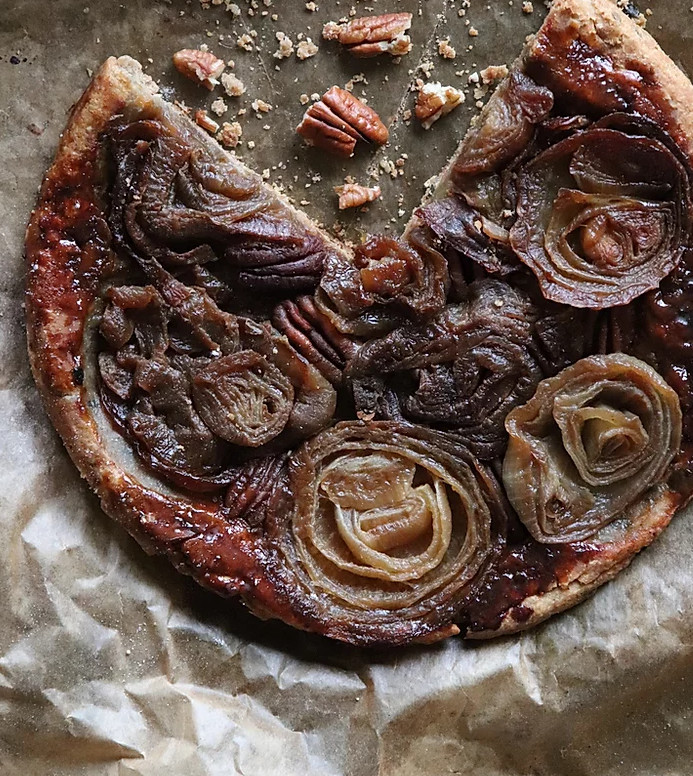 Tarte aux oignons de Roscoff.
La Sterne - magazine breton.