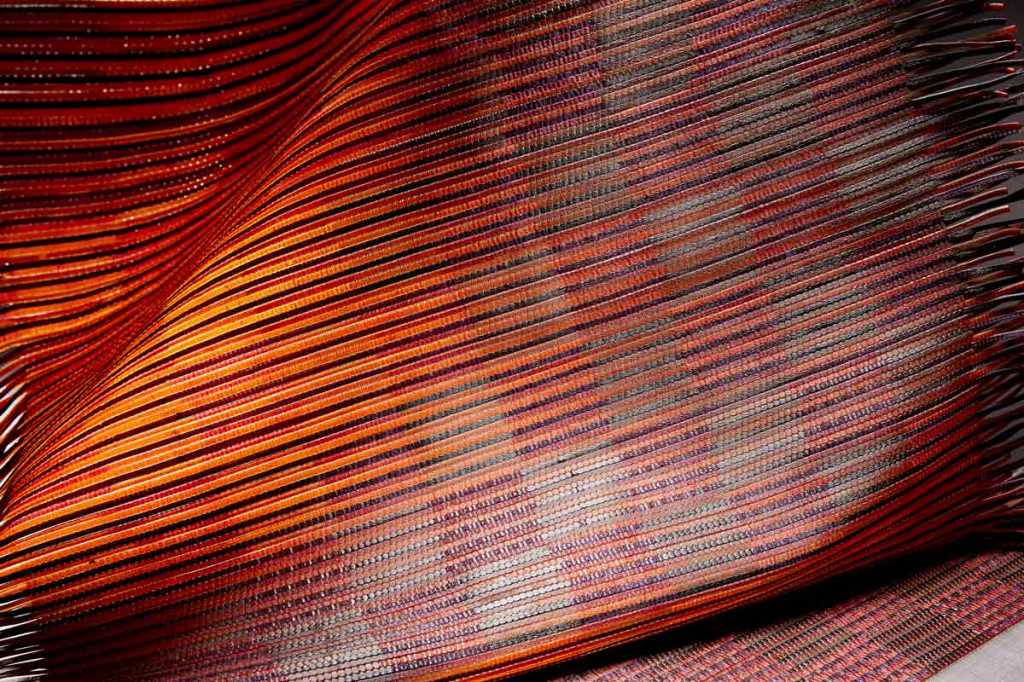 Tissage d'algues rouges réalisées par la designer bretonne Violaine Buet.
La Sterne - magazine breton.