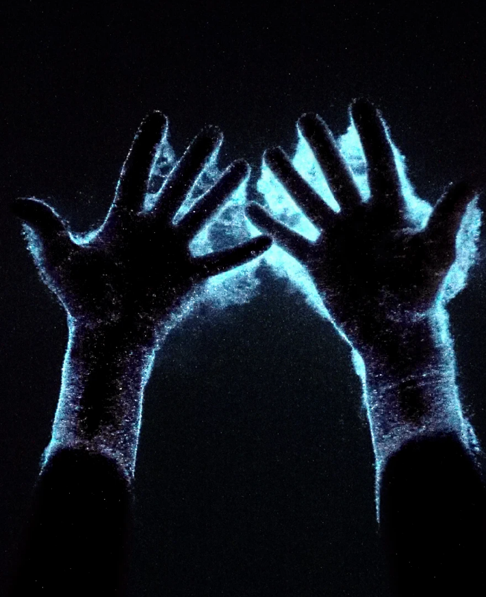 Pauline Isabelle Hégaret, artiste bretonne installée à Brest.
La Sterne - magazine breton.