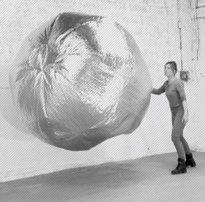 Pauline Isabelle Hégaret, artiste bretonne installée à Brest.
La Sterne - magazine breton.