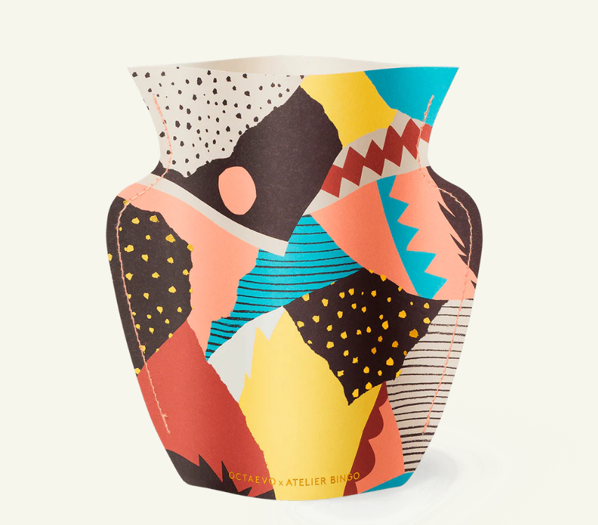 Studio Bingo, duo d'artistes installés à Saint-Brieuc en Bretagne. Vase en papier coloré, coup de cœur de La Sterne.