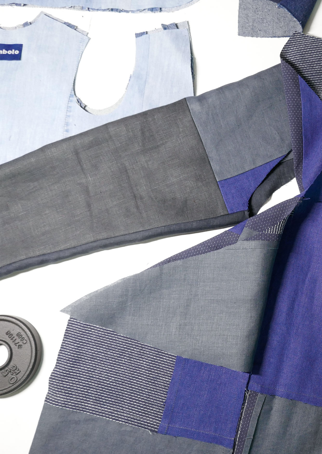 Designer textile bretonne. Tombolo est une marque  de vêtements durables. L'atelier fabrique des vêtements écoresponsable sur-mesure en Bretagne.