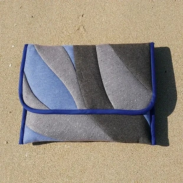 Designer textile bretonne. Tombolo est une marque  de vêtements durables. L'atelier fabrique des vêtements écoresponsable sur-mesure en Bretagne.
